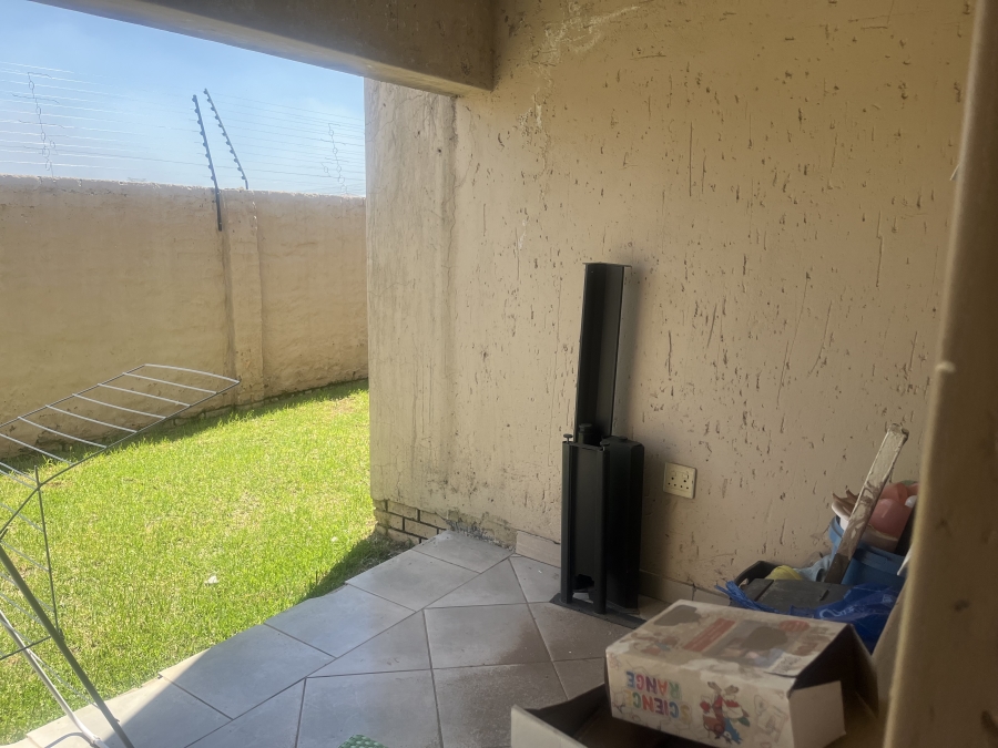 2 Bedroom Property for Sale in Albertsdal Gauteng