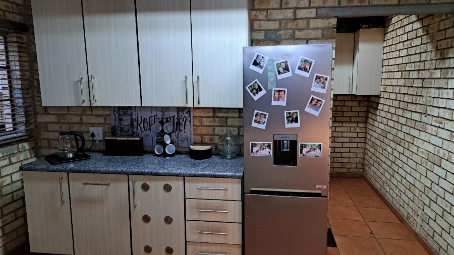 5 Bedroom Property for Sale in Zwartkrans Gauteng