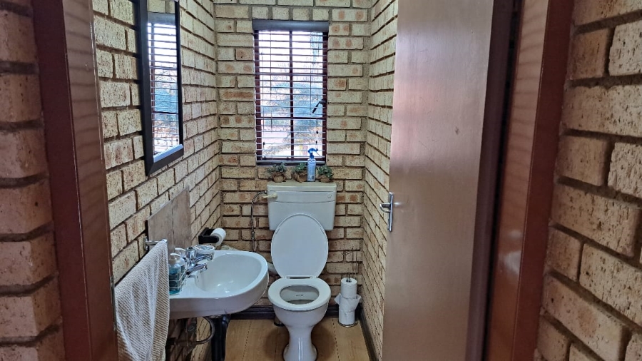 5 Bedroom Property for Sale in Zwartkrans Gauteng