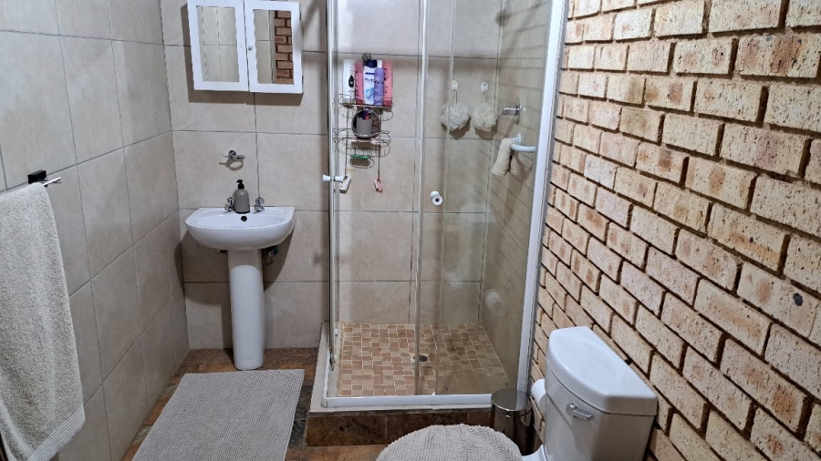 5 Bedroom Property for Sale in Zwartkrans Gauteng