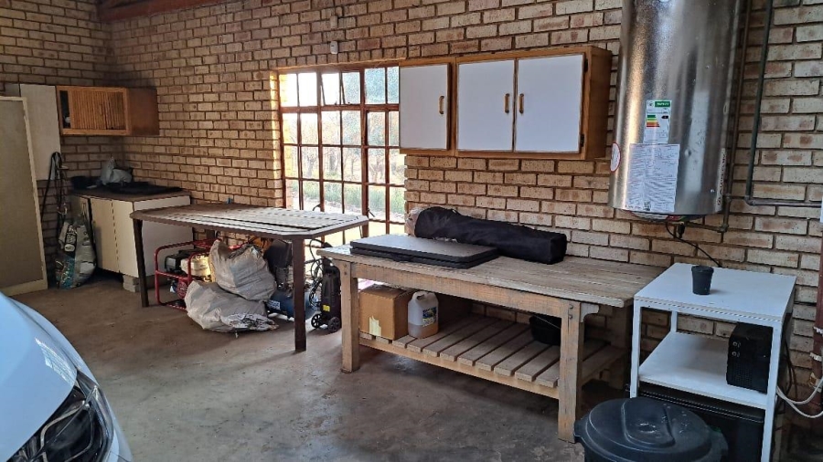 5 Bedroom Property for Sale in Zwartkrans Gauteng