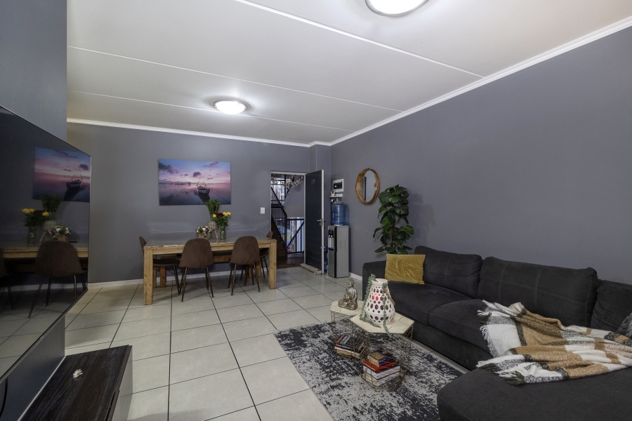 3 Bedroom Property for Sale in Greenstone Crest Gauteng