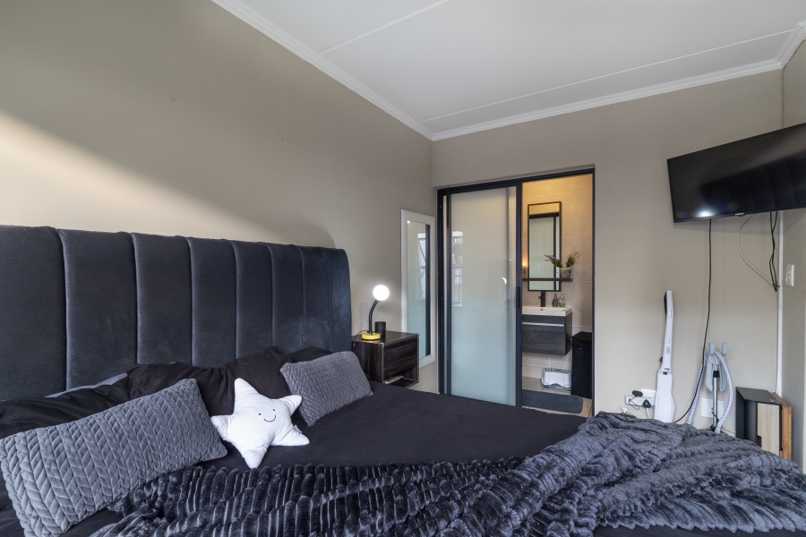 3 Bedroom Property for Sale in Greenstone Crest Gauteng