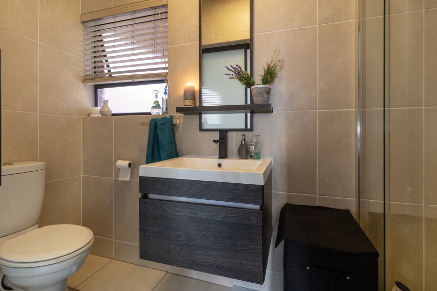 3 Bedroom Property for Sale in Greenstone Crest Gauteng