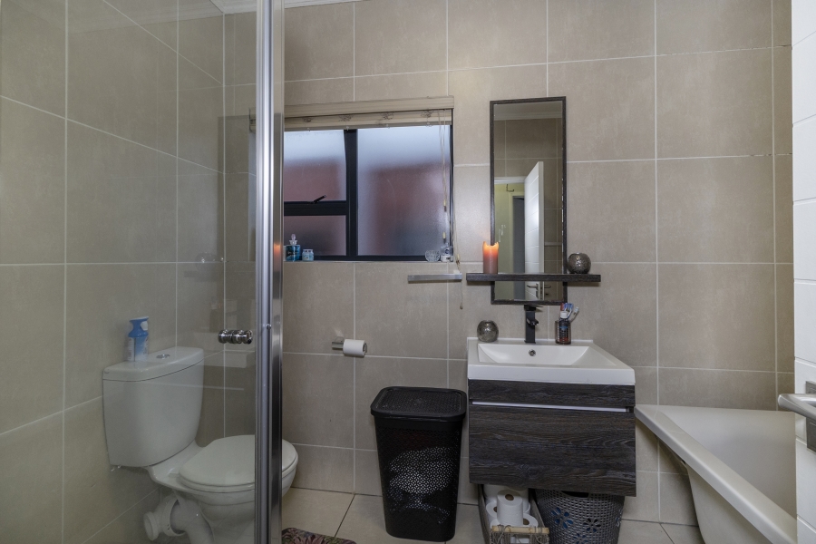 3 Bedroom Property for Sale in Greenstone Crest Gauteng
