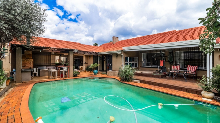 3 Bedroom Property for Sale in Buurendal Gauteng