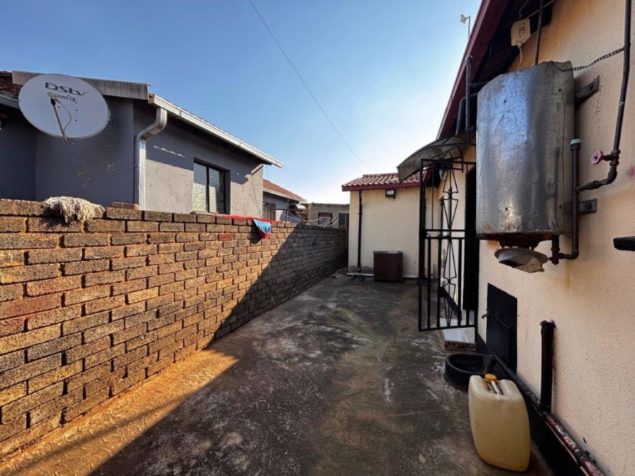 11 Bedroom Property for Sale in Siluma View Gauteng