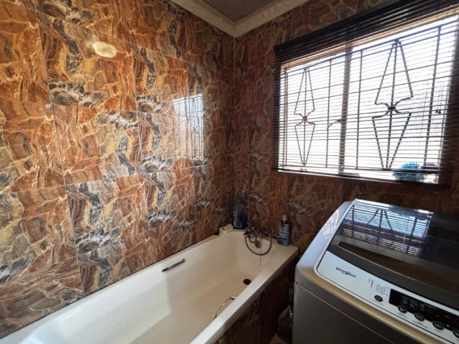 11 Bedroom Property for Sale in Siluma View Gauteng