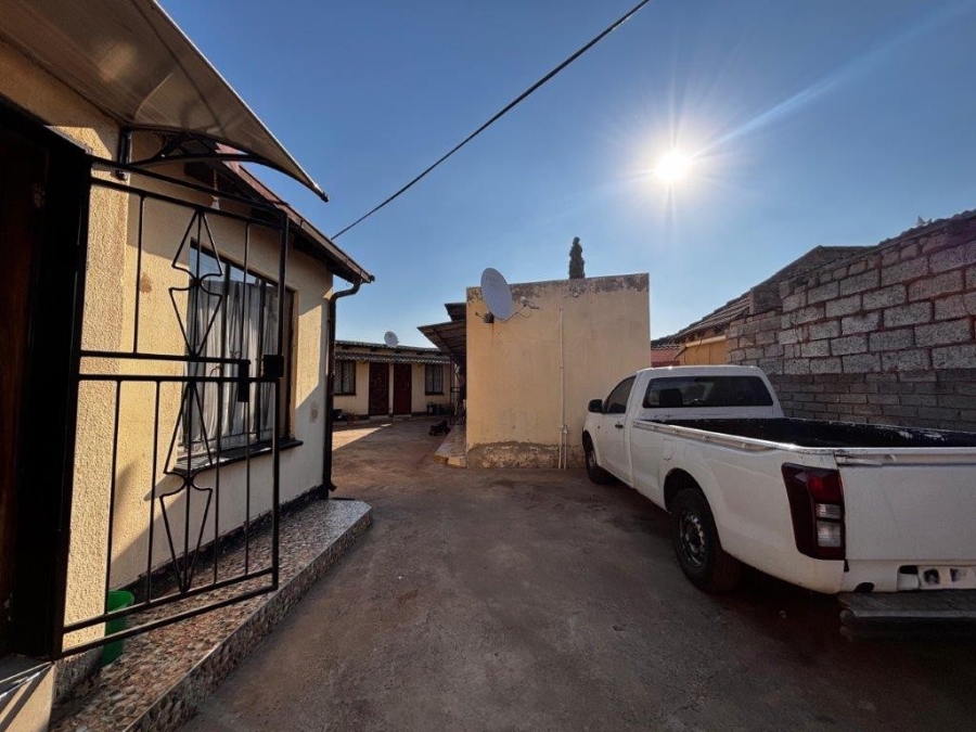 11 Bedroom Property for Sale in Siluma View Gauteng