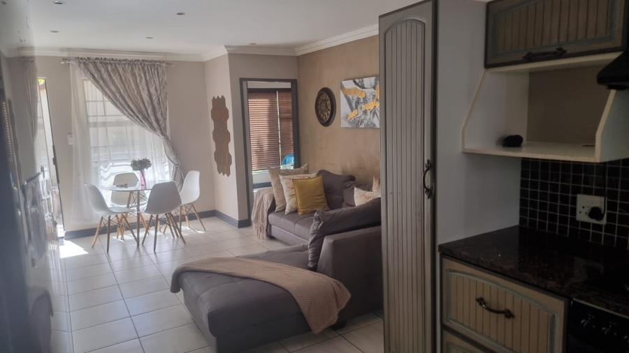 To Let 2 Bedroom Property for Rent in Carenvale Gauteng