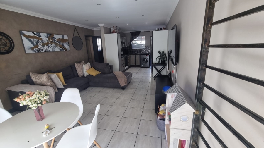 To Let 2 Bedroom Property for Rent in Carenvale Gauteng