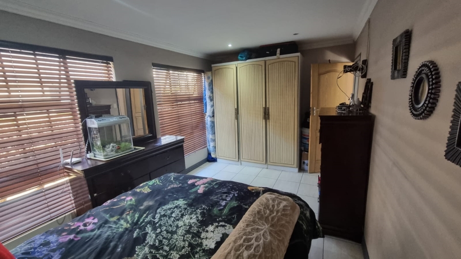 To Let 2 Bedroom Property for Rent in Carenvale Gauteng