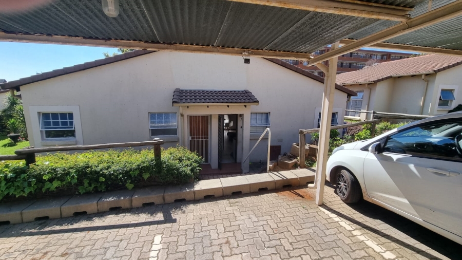 To Let 2 Bedroom Property for Rent in Carenvale Gauteng