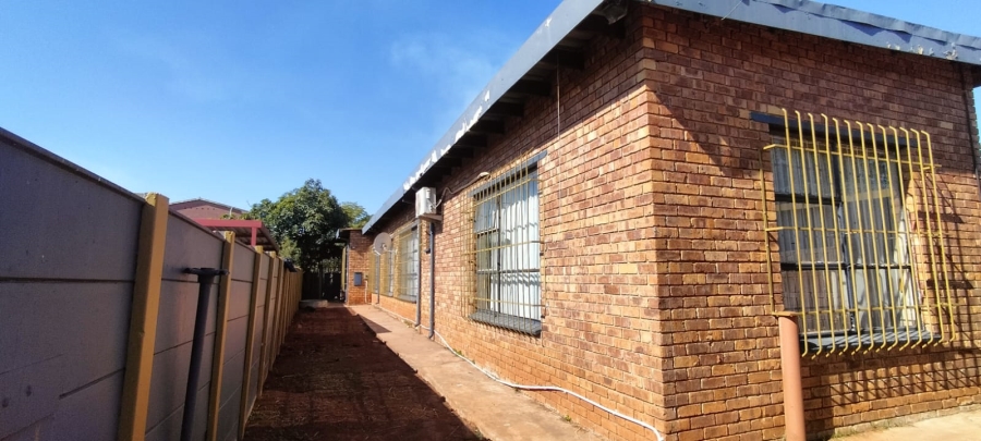 4 Bedroom Property for Sale in Westonaria Gauteng