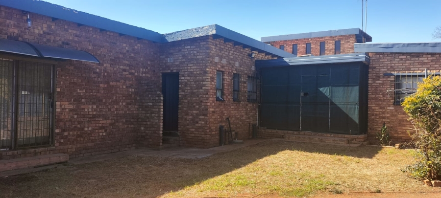 4 Bedroom Property for Sale in Westonaria Gauteng