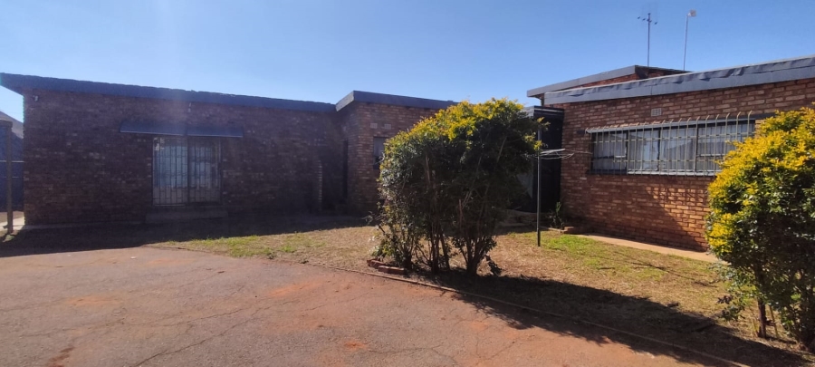 4 Bedroom Property for Sale in Westonaria Gauteng