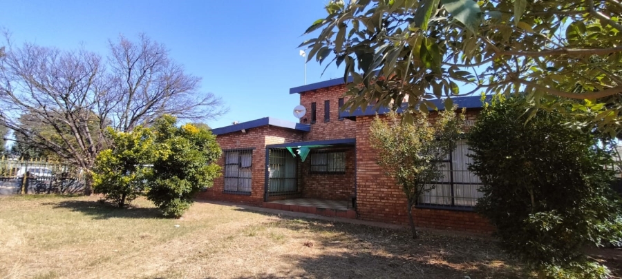 4 Bedroom Property for Sale in Westonaria Gauteng