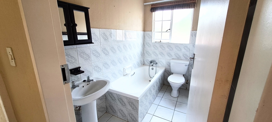 2 Bedroom Property for Sale in Garsfontein Gauteng