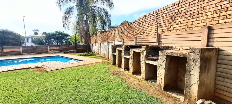 2 Bedroom Property for Sale in Garsfontein Gauteng