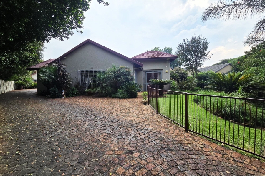 4 Bedroom Property for Sale in Glen Marais Gauteng