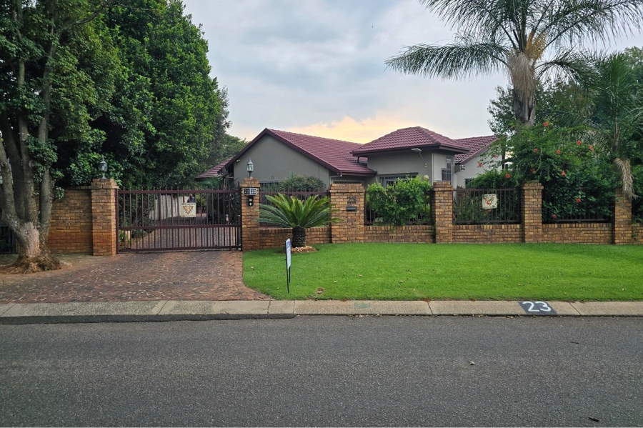 4 Bedroom Property for Sale in Glen Marais Gauteng