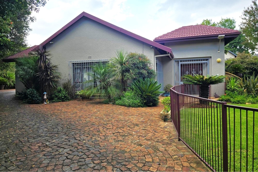 4 Bedroom Property for Sale in Glen Marais Gauteng