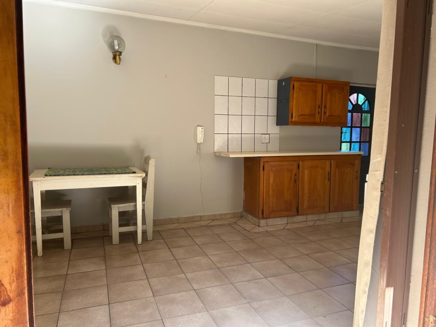 To Let 1 Bedroom Property for Rent in Waverley Gauteng