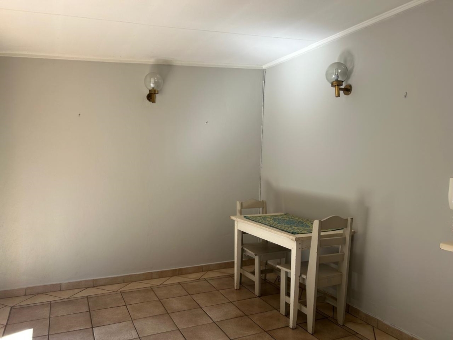 To Let 1 Bedroom Property for Rent in Waverley Gauteng