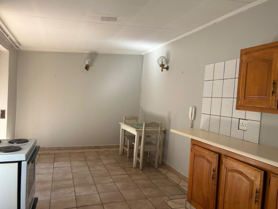 To Let 1 Bedroom Property for Rent in Waverley Gauteng