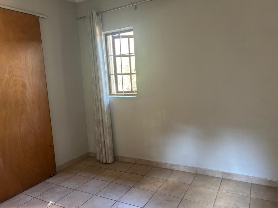To Let 1 Bedroom Property for Rent in Waverley Gauteng