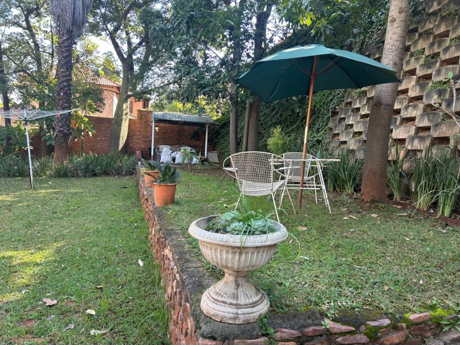 To Let 1 Bedroom Property for Rent in Waverley Gauteng