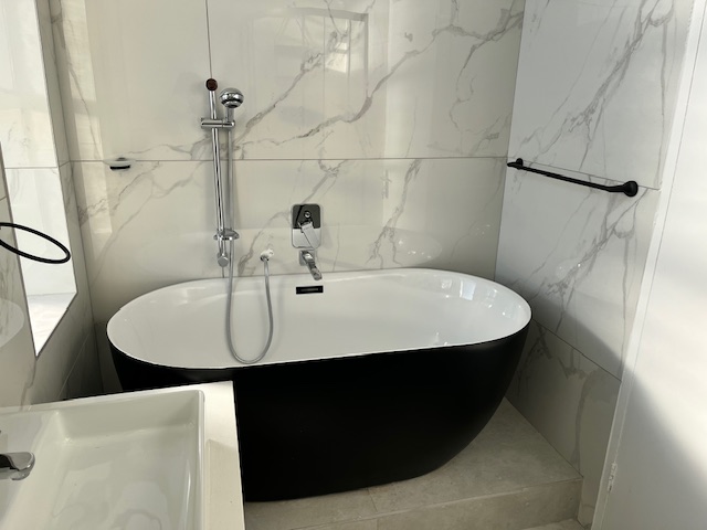 To Let 3 Bedroom Property for Rent in Sandhurst Gauteng