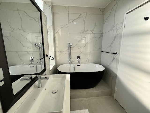 To Let 3 Bedroom Property for Rent in Sandhurst Gauteng