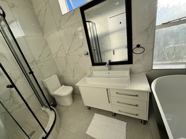 To Let 3 Bedroom Property for Rent in Sandhurst Gauteng