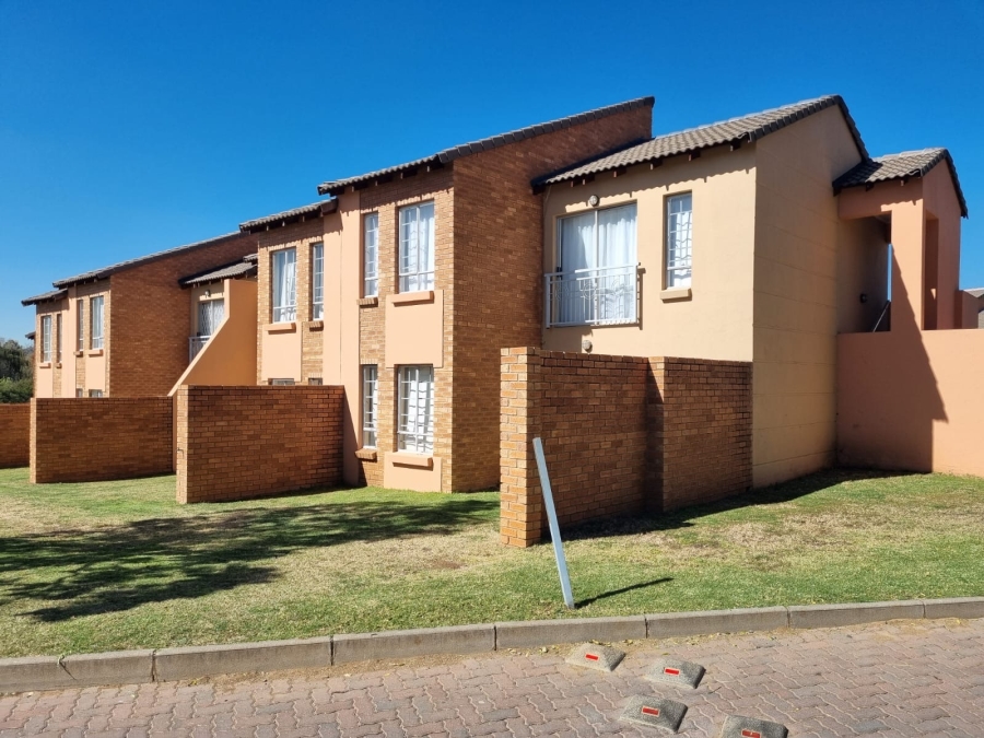 2 Bedroom Property for Sale in Noordwyk Gauteng