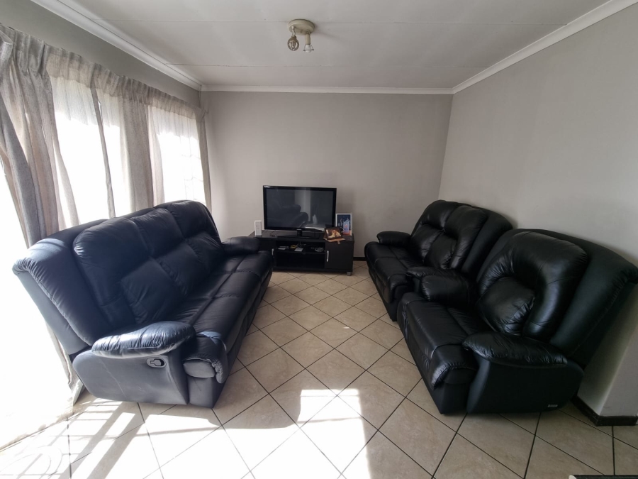2 Bedroom Property for Sale in Noordwyk Gauteng