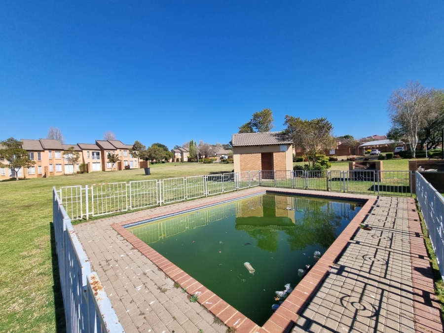 2 Bedroom Property for Sale in Noordwyk Gauteng