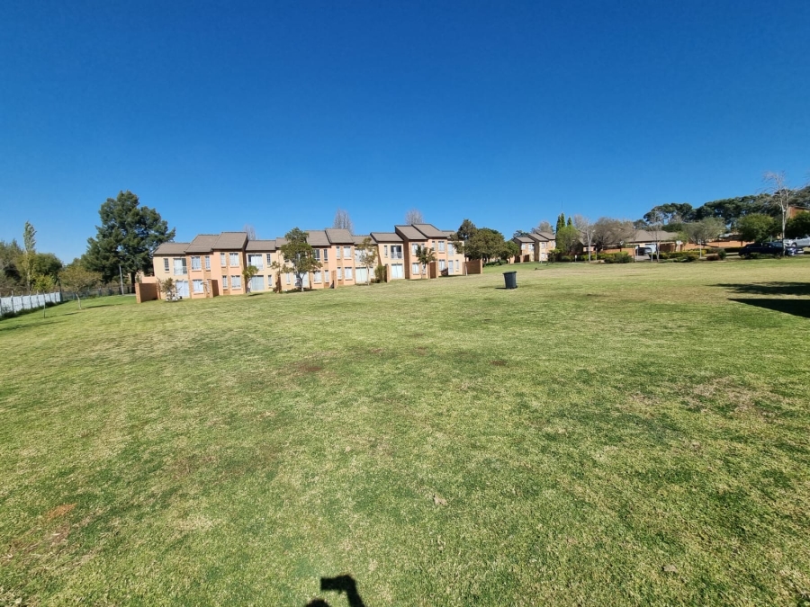 2 Bedroom Property for Sale in Noordwyk Gauteng