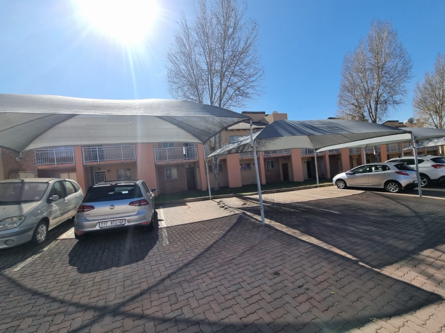2 Bedroom Property for Sale in Noordwyk Gauteng