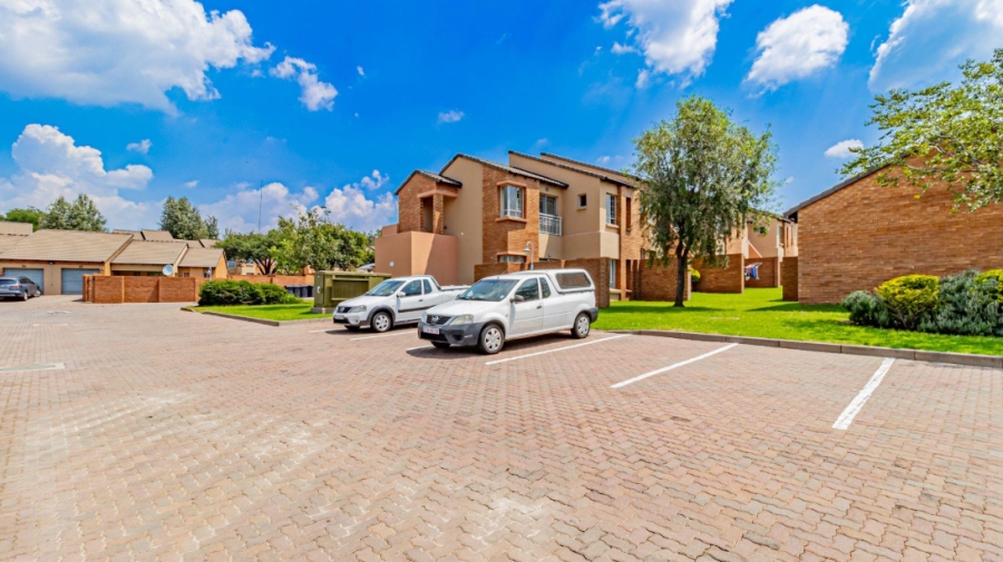 2 Bedroom Property for Sale in Noordwyk Gauteng