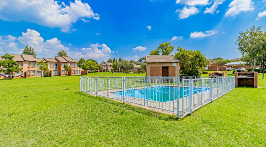 2 Bedroom Property for Sale in Noordwyk Gauteng