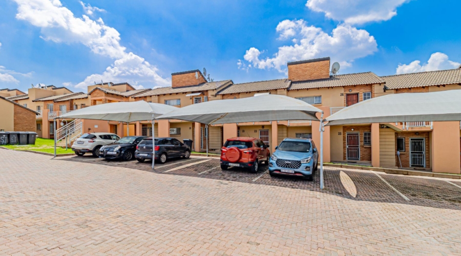 2 Bedroom Property for Sale in Noordwyk Gauteng