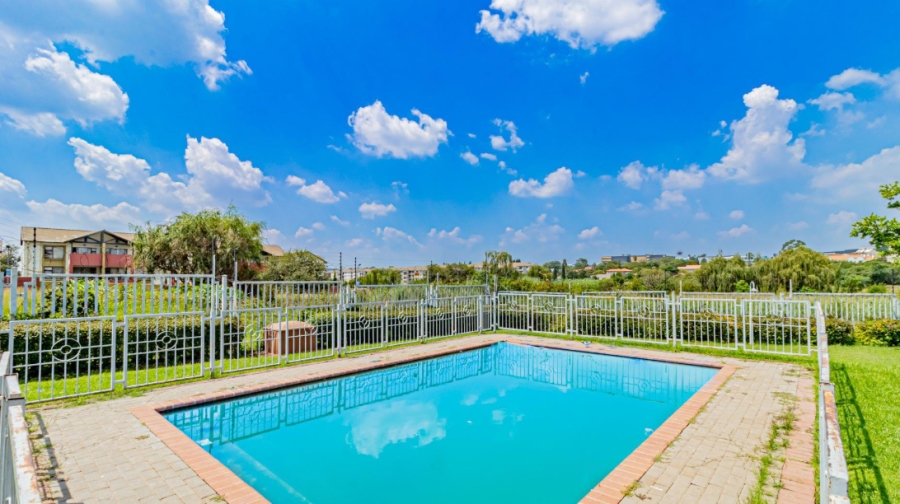 2 Bedroom Property for Sale in Noordwyk Gauteng