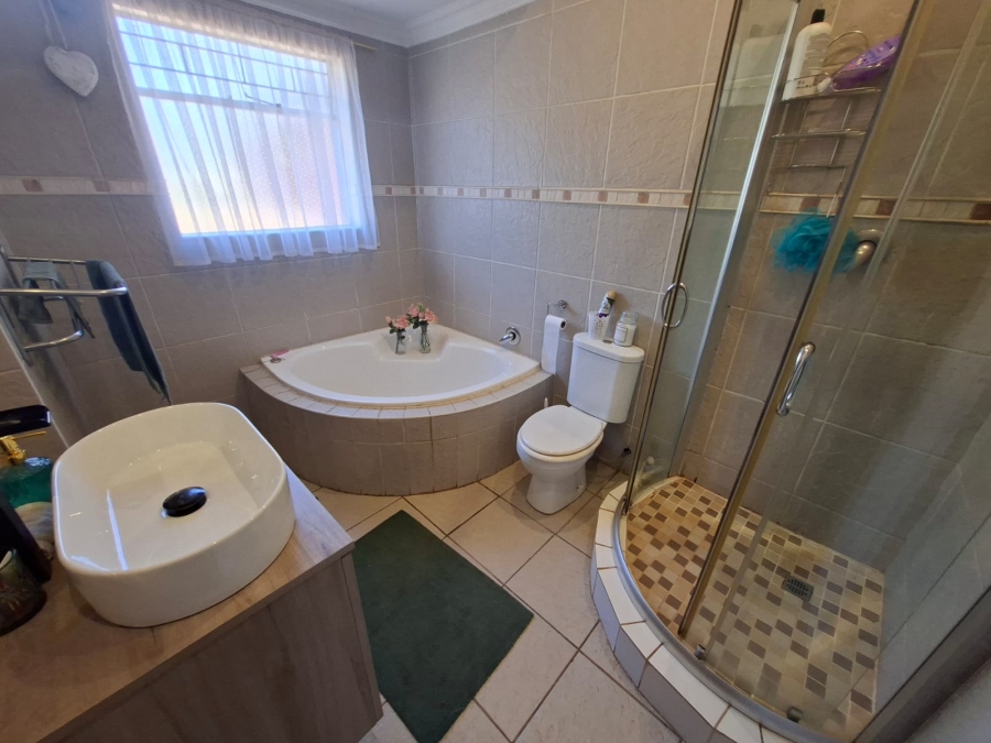 3 Bedroom Property for Sale in Helderkruin Gauteng