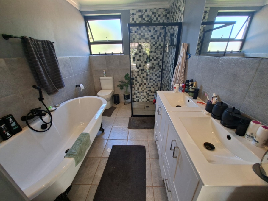 3 Bedroom Property for Sale in Helderkruin Gauteng