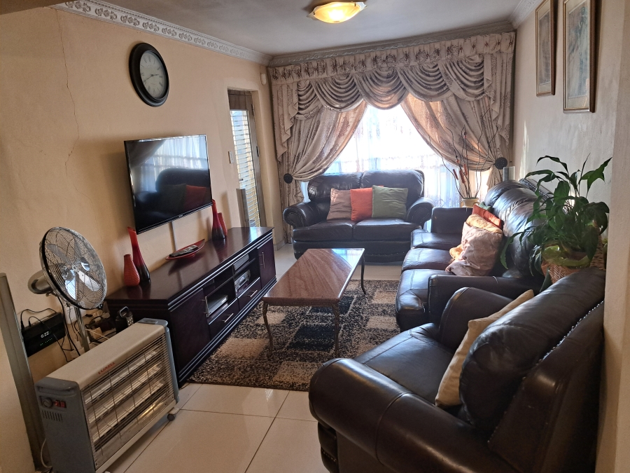 3 Bedroom Property for Sale in Protea Glen Gauteng