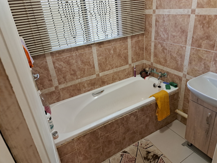 3 Bedroom Property for Sale in Protea Glen Gauteng