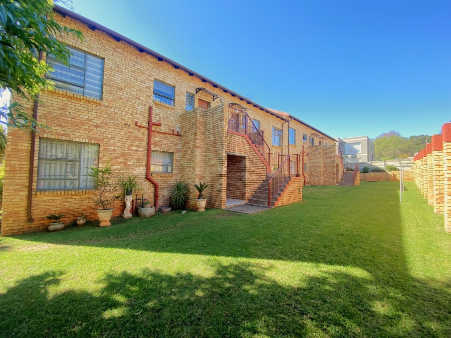2 Bedroom Property for Sale in Roodekrans Gauteng