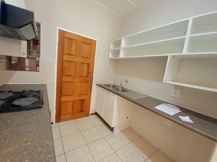 2 Bedroom Property for Sale in Roodekrans Gauteng