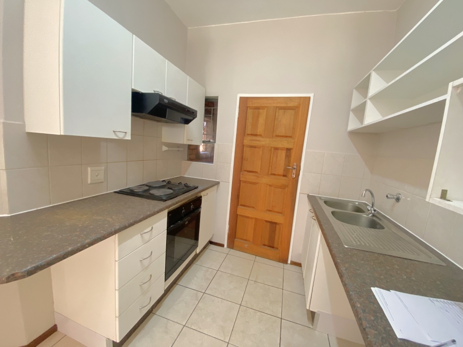 2 Bedroom Property for Sale in Roodekrans Gauteng